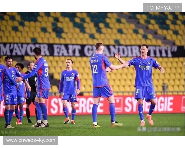 法甲积分榜：朗斯领跑，马赛、巴黎、里尔形成争冠集团