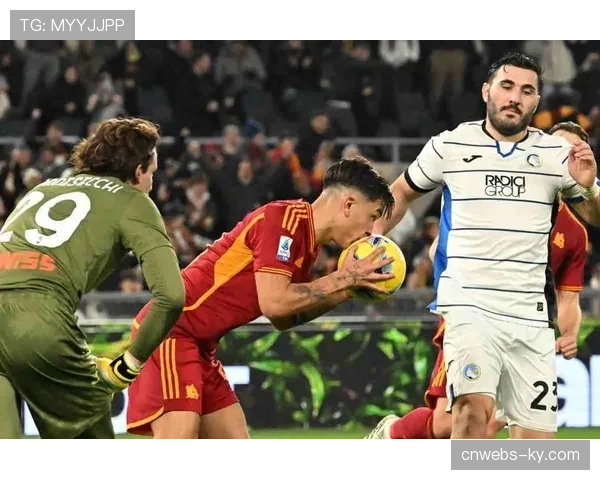 场边花絮：斯特拉斯堡主帅因抗议判罚被主裁判出示黄牌